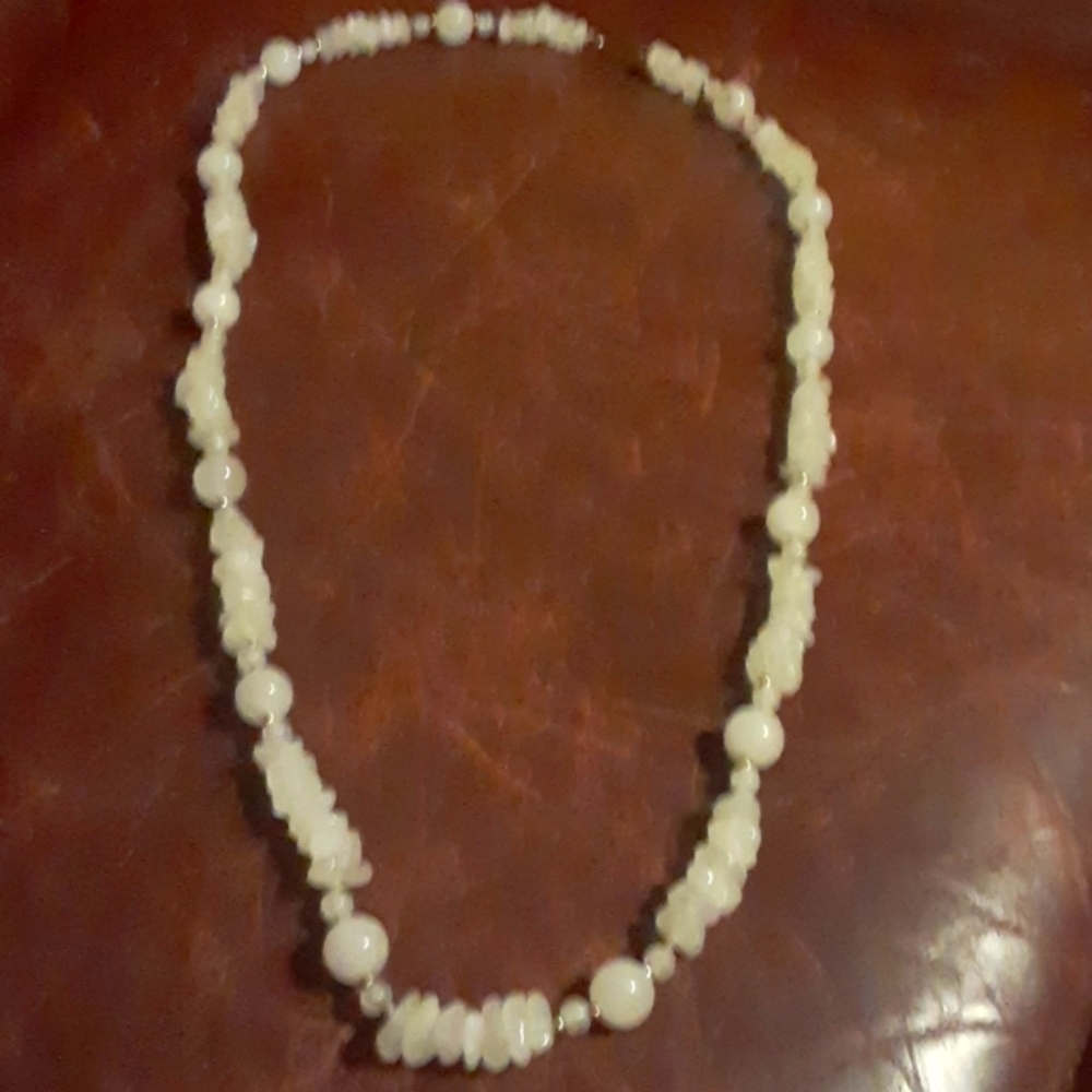 Vintage pink rock quartz beaded necklace